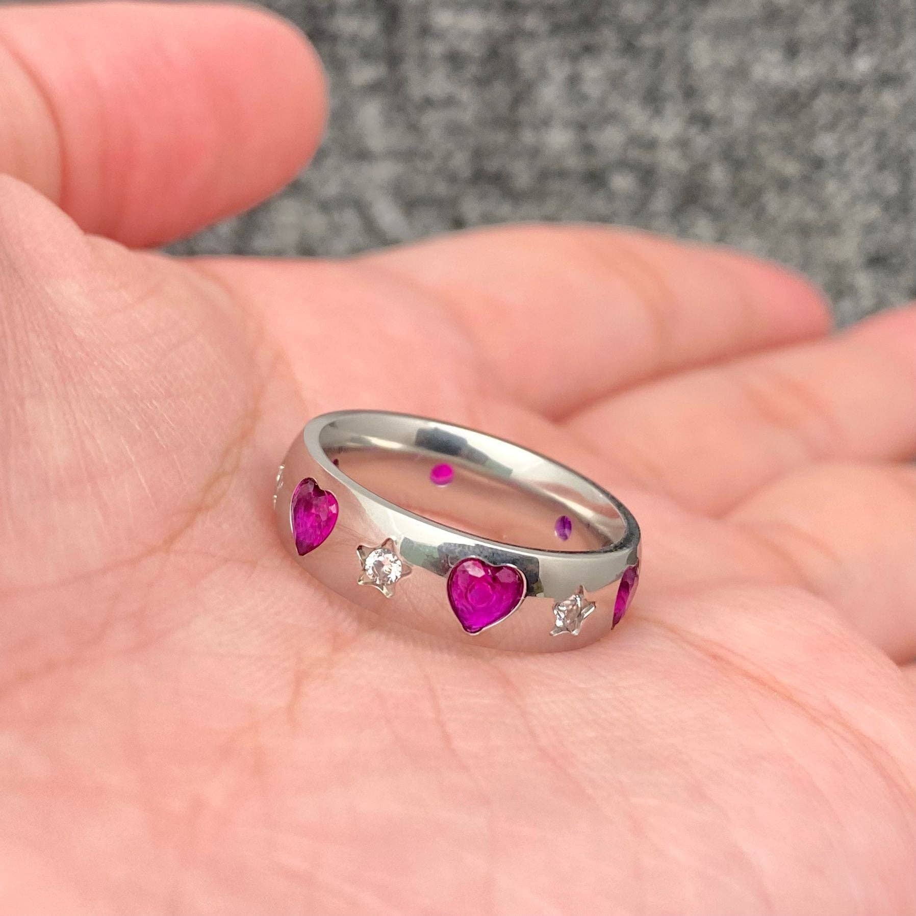 Mio Queena - Vente Bague avec plusieurs pierres - FGS - Bague en acier inoxydable plaqué or 18 carats avec zircone violet et zircone0