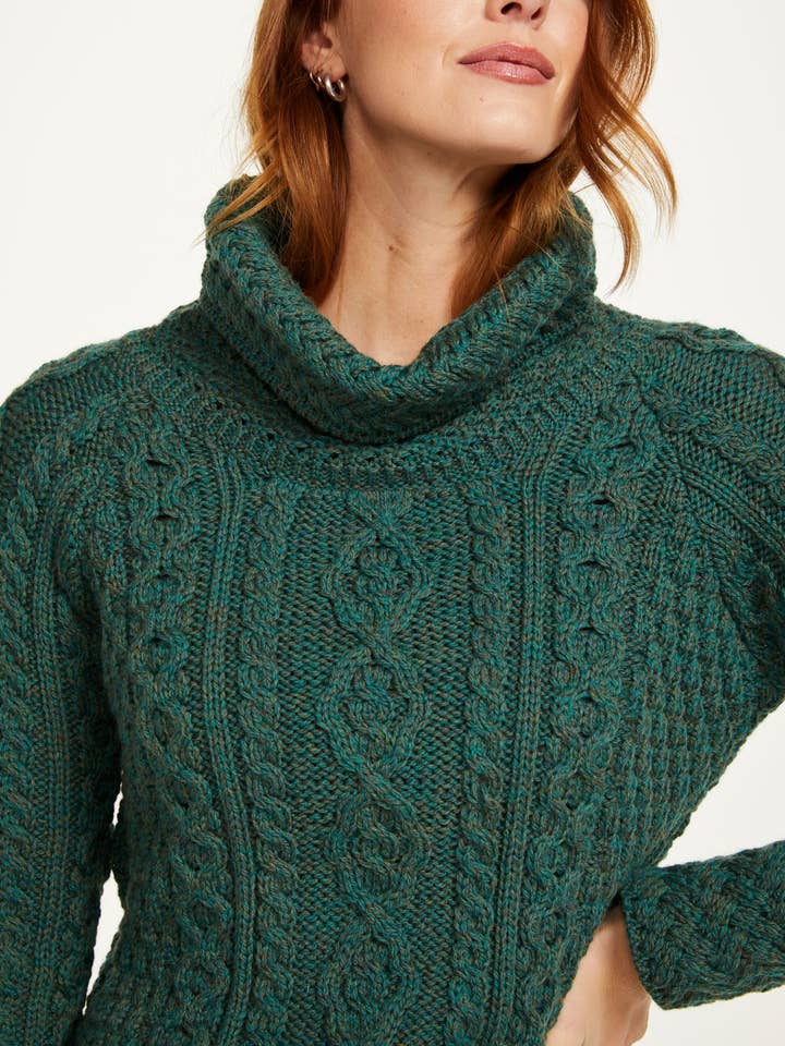 Suéter Belcare Aran con cuello vuelto para mujer, color verde para venta al por mayor de Aran Woollen Mills
