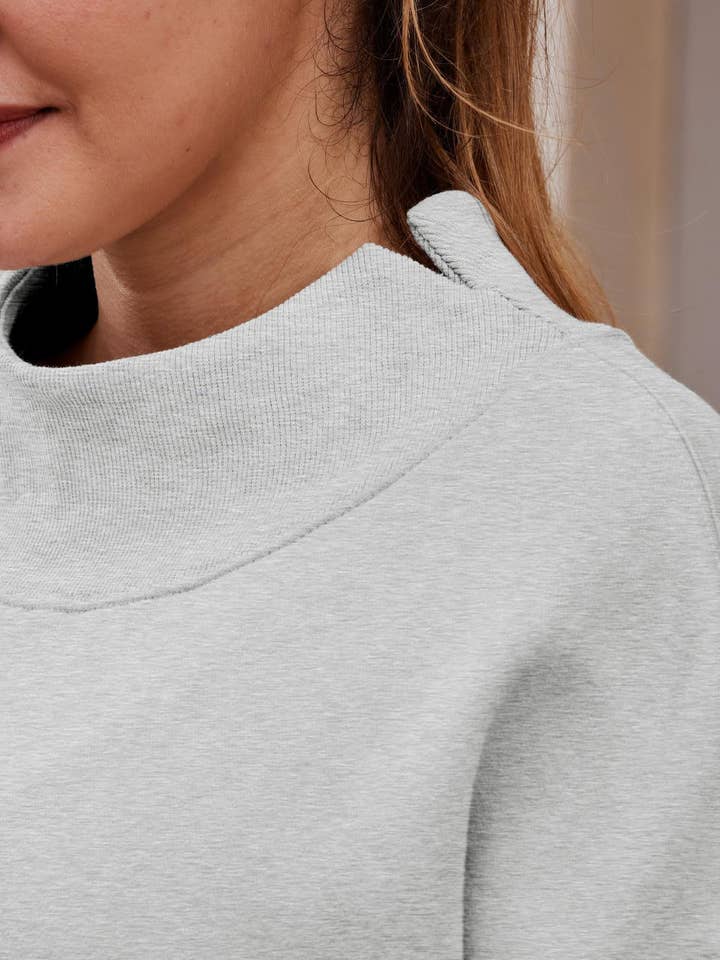 UNISHE - Wholesale Sweatshirt - Women's - Split Neck Loose Fit Fleece Lined Sweatshirt YSFS001