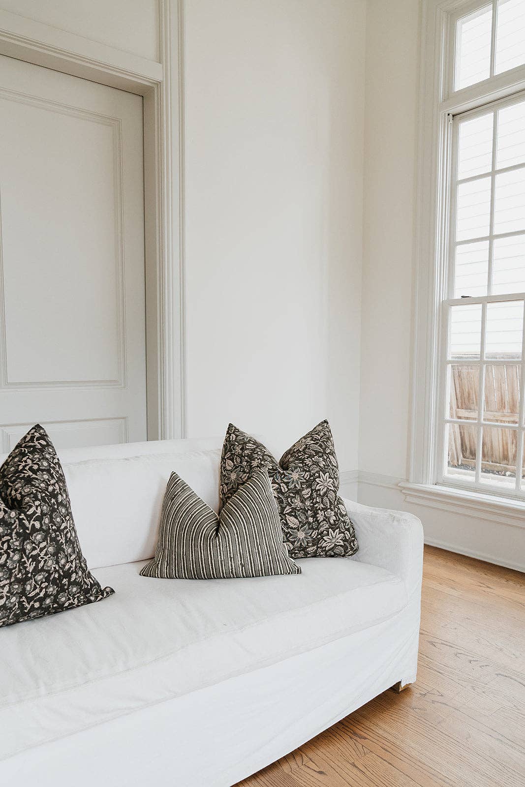 RuffledThread - Wholesale Throw Pillow Cover - Dejo- Indian Hand Block linen Lumbar pillow  cover3