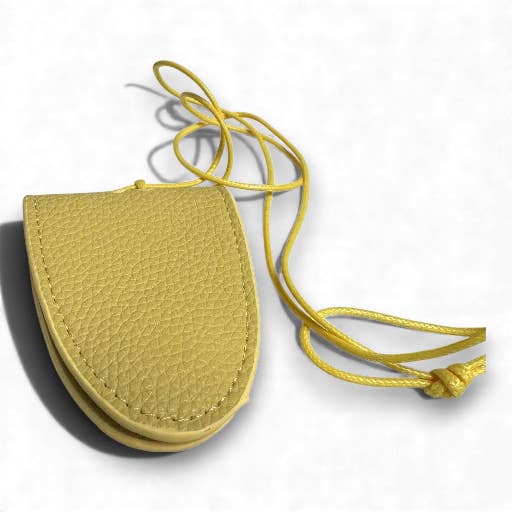 LUNETTES JAUNE BEURRE COLLIER EN CUIR PU PORTEUR AC-0015 pour la vente par Simply Jewels