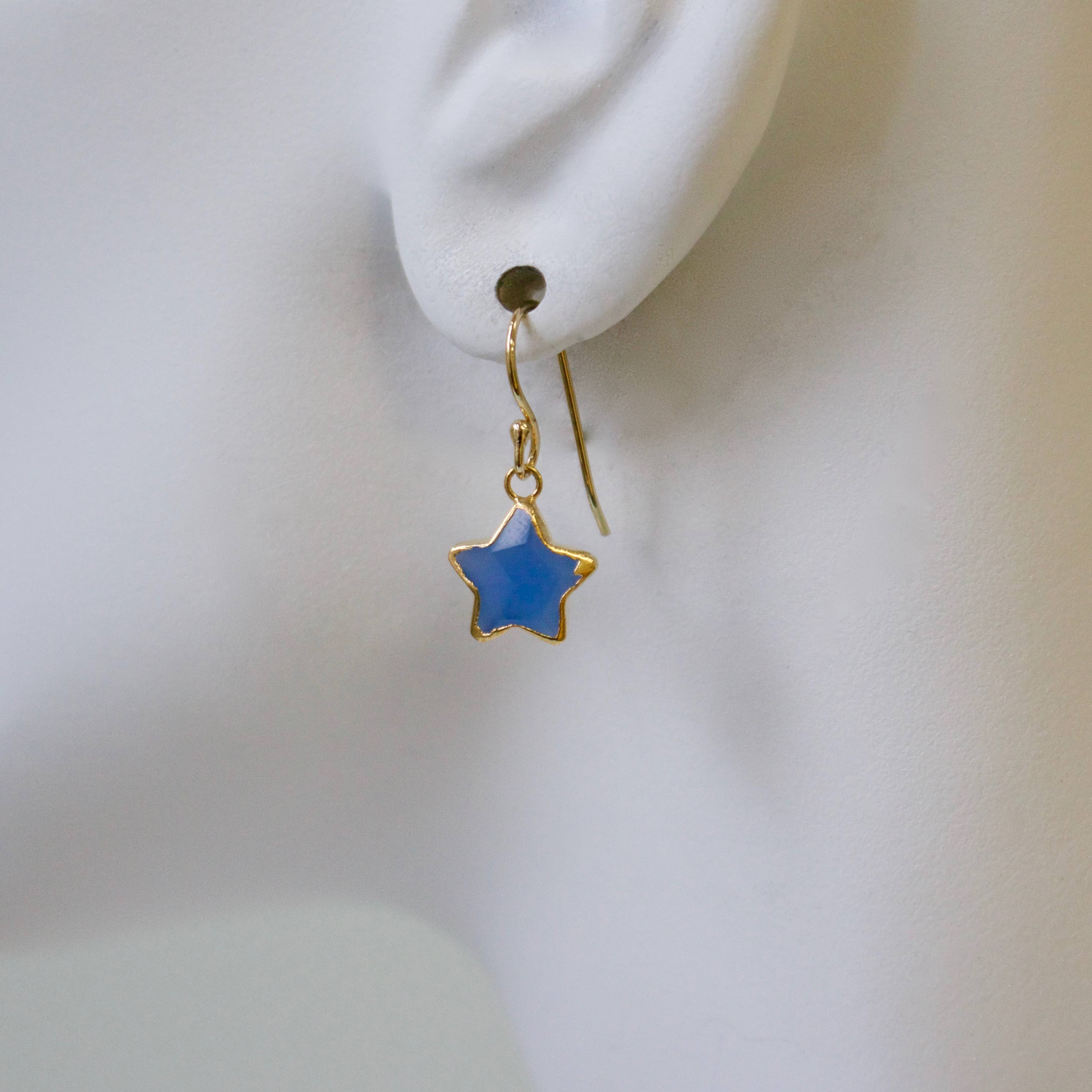 a.v. max – Großhandel Ohrhänger – Halbstein-Ohrringe mit Mini-Stern1