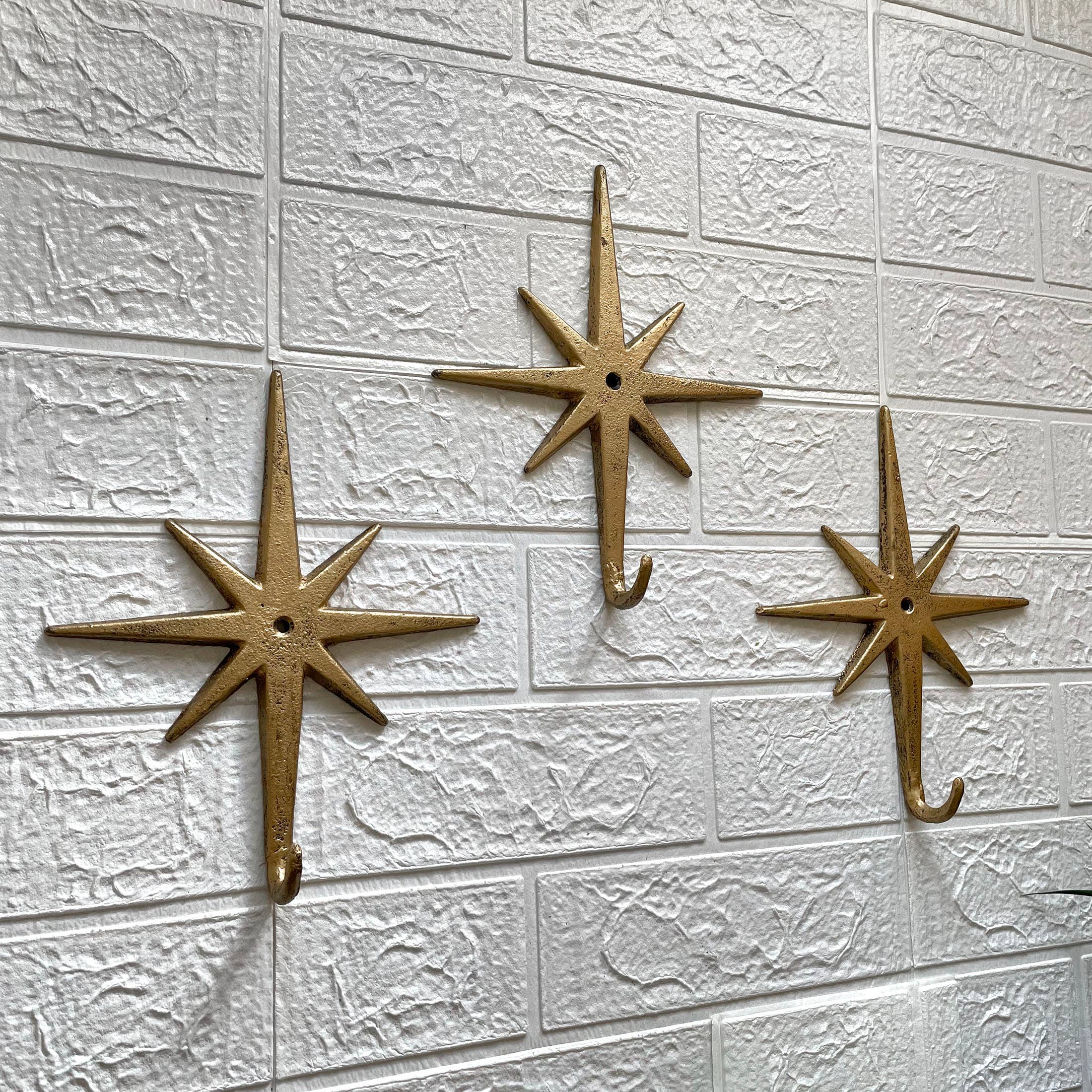 Zeckos - Wholesale Wall Hook - Antique Gold Cast Iron Atomic Starburst Wall Hooks Set of 31