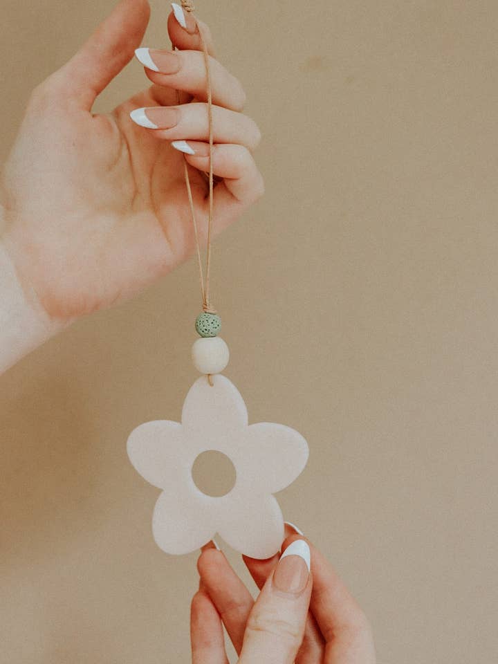 Daisy Flower Essential Oil Car Diffuser Charm for wholesale by DayCrafter