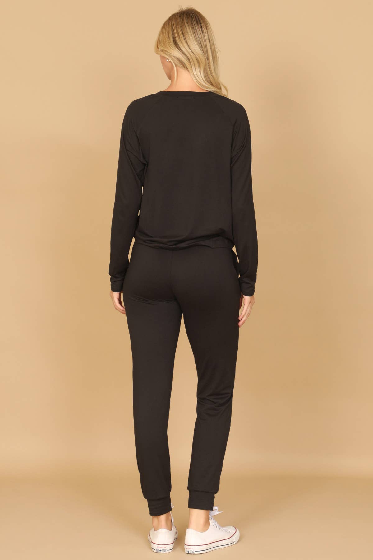 You & Me - Vendita all'ingrosso Pantaloni sportivi/da jogging loungewear - Donna - Set maglia a maniche lunghe e joggers taglie forti YMP40001XV con cintura da annodare.1