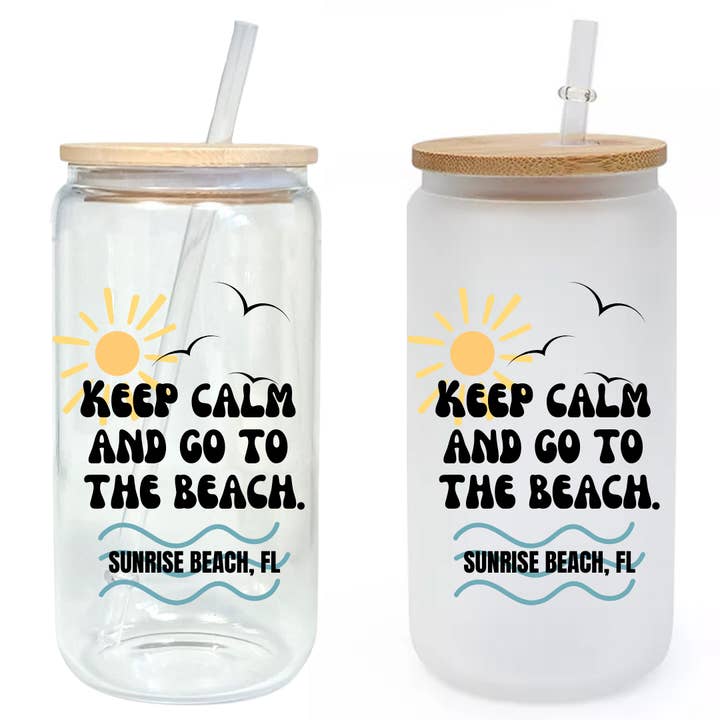 Keep Calm Beach 16 oz glaskop m/bambuslåg og halm for engroshandel hos Modern Lifestyle Gifts