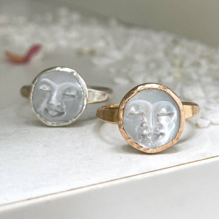 Bague Moon Face pour la vente par Isabelle Grace Jewelry