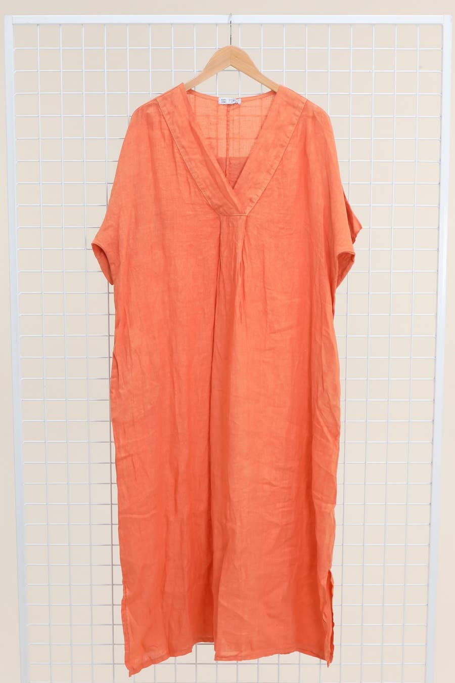 la maison des fibres naturelles - Wholesale Dress - Women's - Long dress v-neck 62733 100% linen46