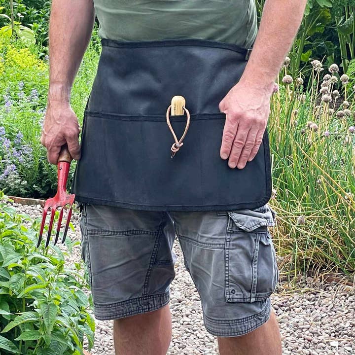 The Paper High Gift Company Limited – wholesale Garden tool – Buffalo Leather Gardening or Tool Belt1