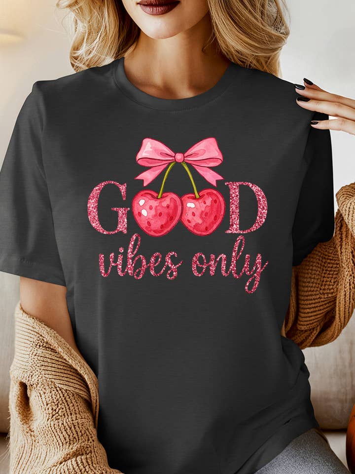 T-shirt graphique "Good Vibes Only". pour la vente par DG WORLD