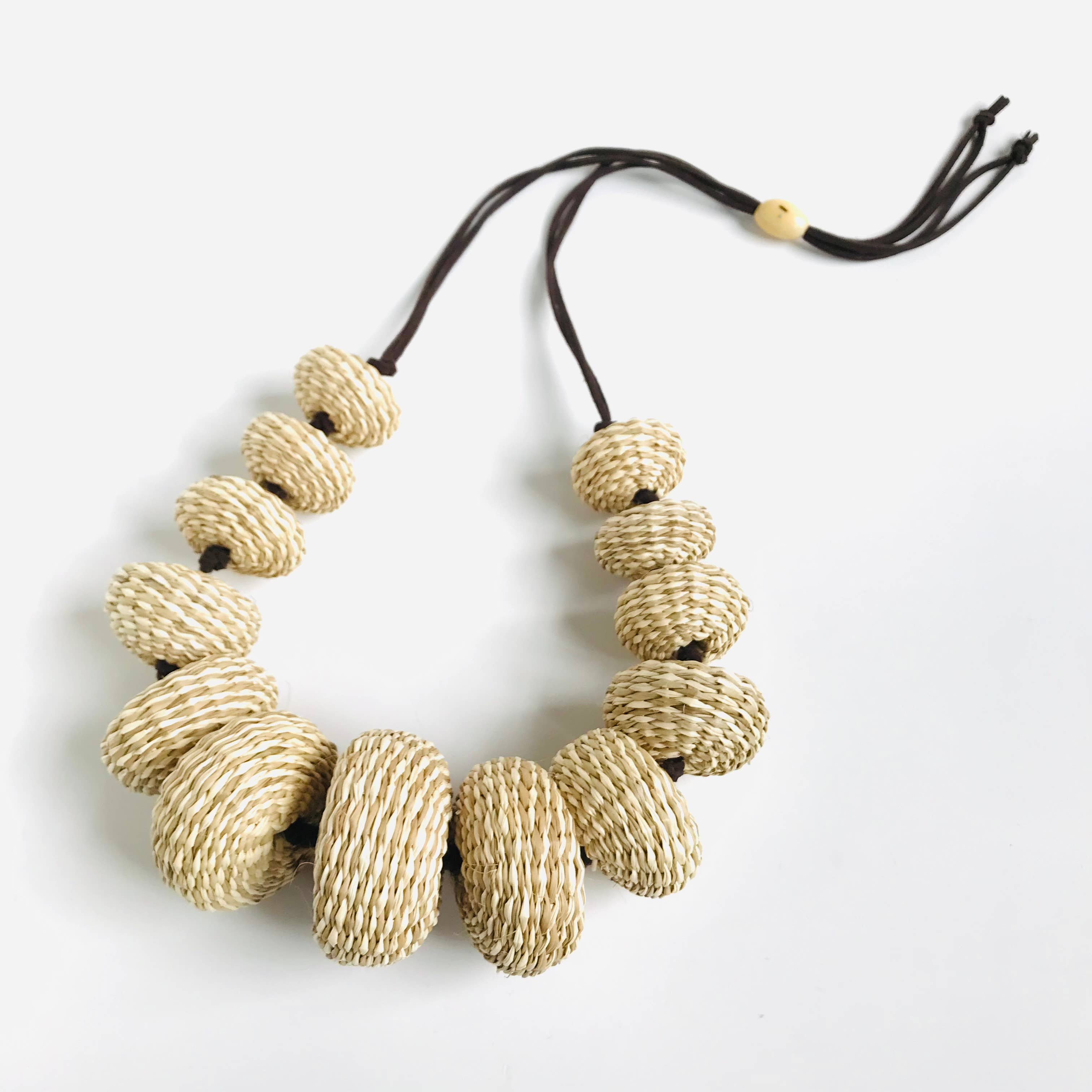 Belart Fair Trade – Engroshandel Halskæde med store vedhæng – Iraca Statement vævet Degradee Jolie halskæde5