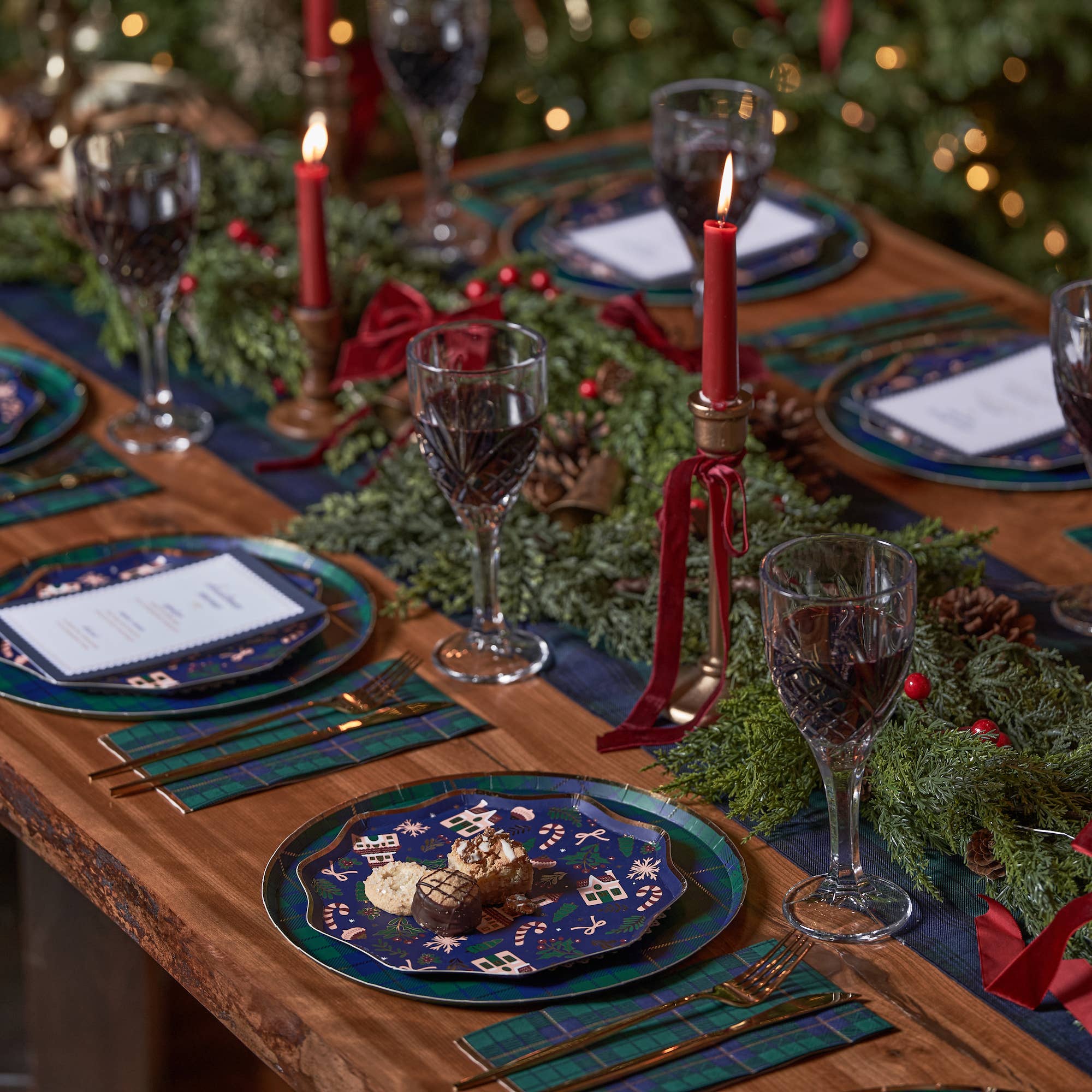 Harlow & Grey - Wholesale Disposable Plate - Vintage Christmas Plates - Small Paper Plates (Dessert)2