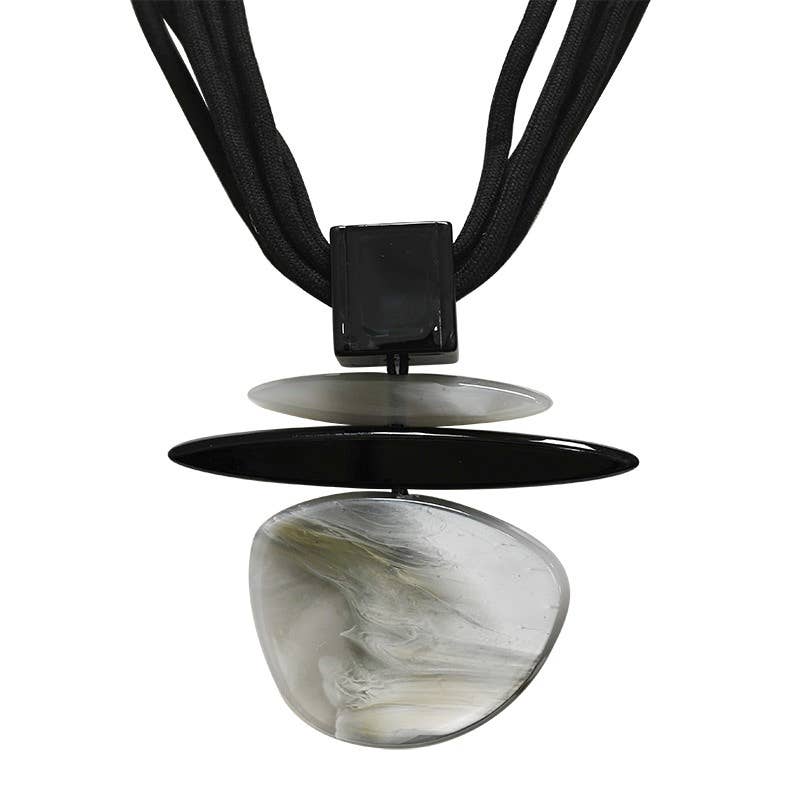 AMORINO SRL - Wholesale Pendant/Charm Necklace - ROPE NECKLACE WITH RESIN PENDANT - FT24128A4741
