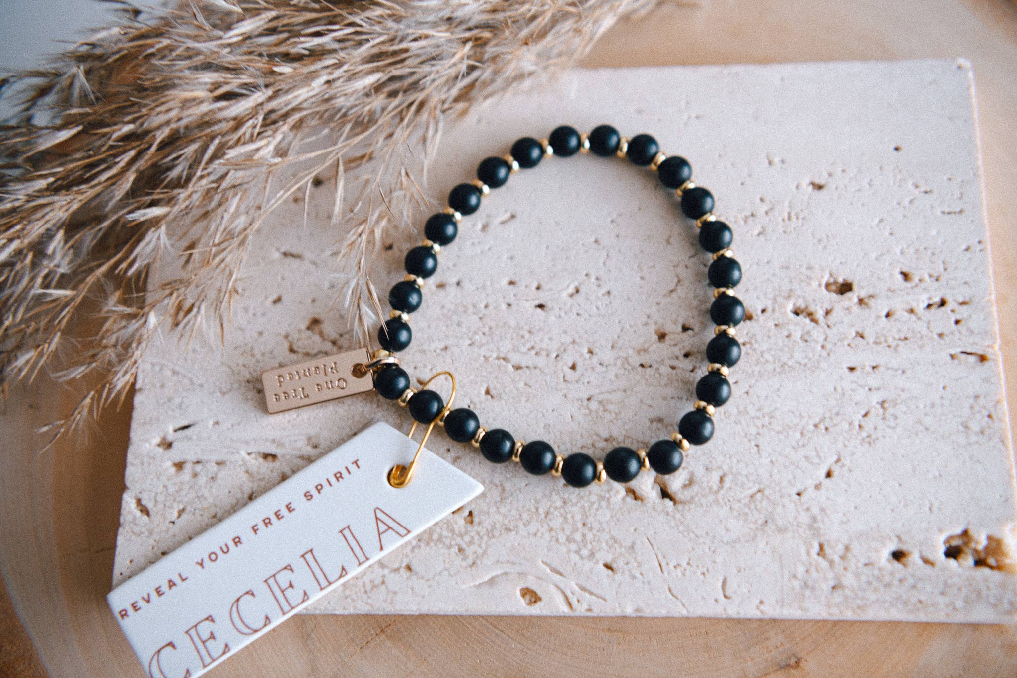 Cecelia Designs Jewelry – Engroshandel Perlearmbånd – Private label armbånd med ædelstens- og guldsperler3