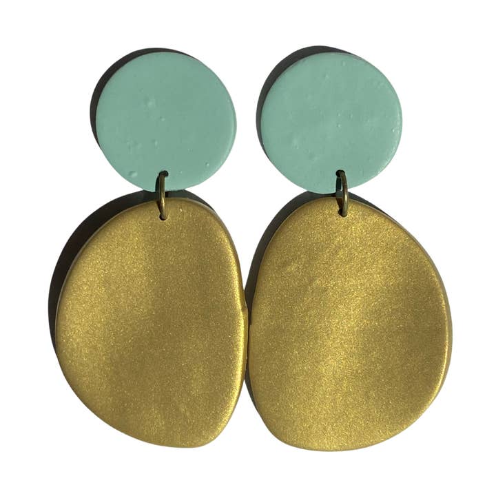 Pendants d'oreilles ovales en or pour la vente par Daydreams and Joy