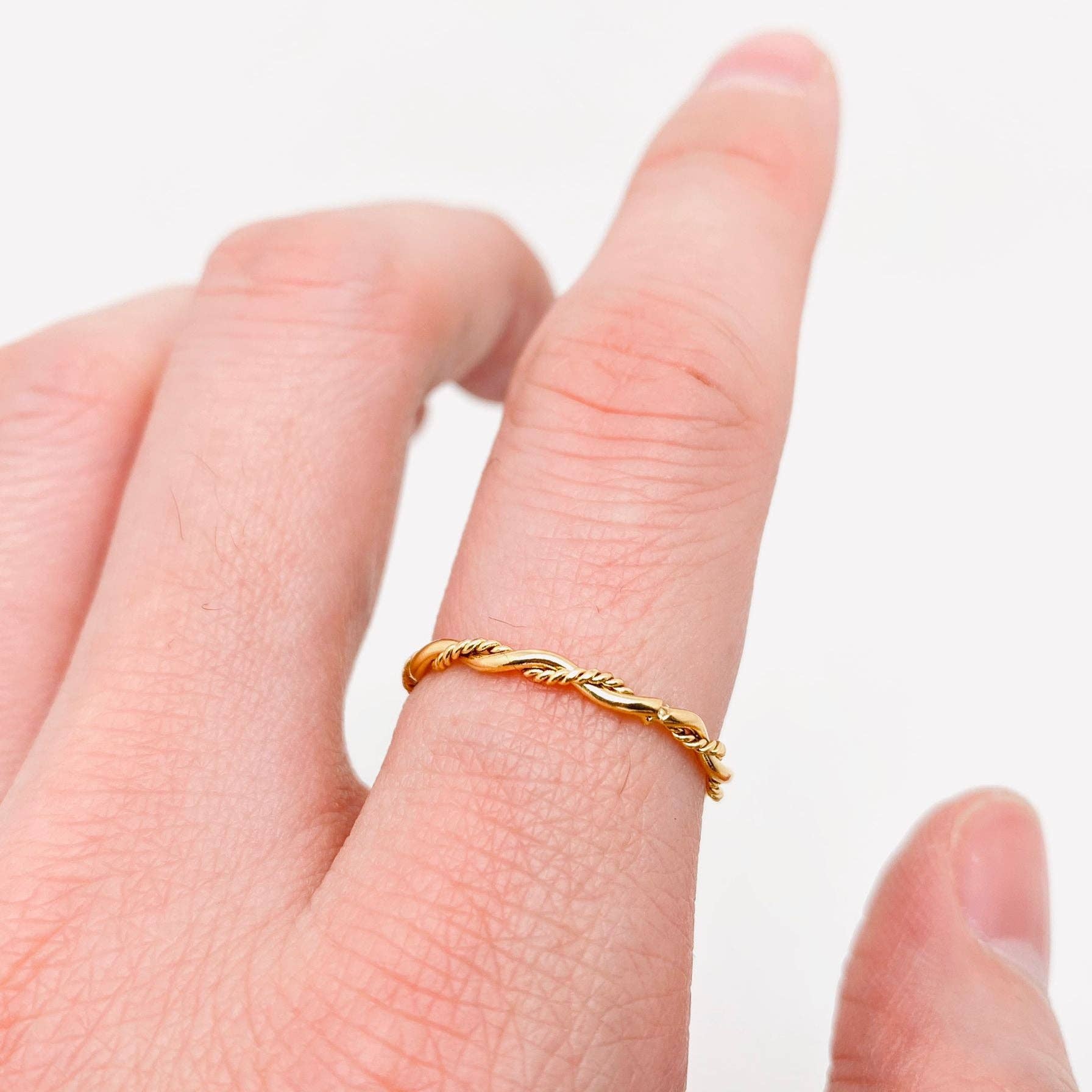 Mio Queena - Wholesale Cocktail/Statement Ring - FGS - Fine Twist 18K Gold Plated Stainless Steel Ring2
