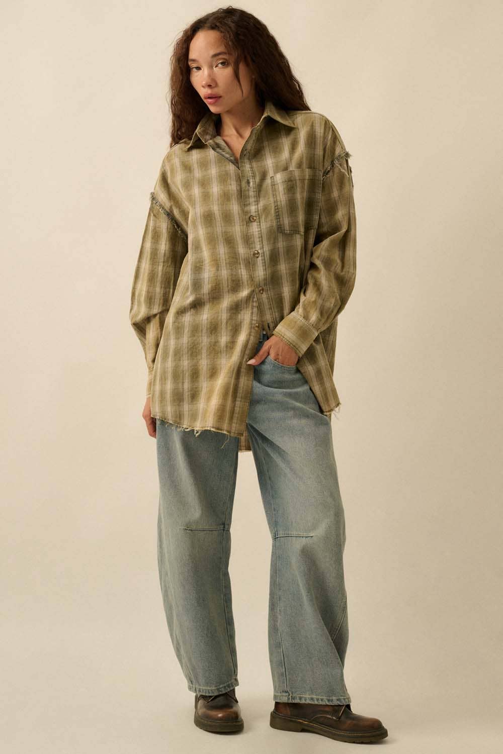 Promesa USA – wholesale Tröja med knappar – Dam – Rutig flanellskjorta med råa kanter och överdimensionerad ficka3