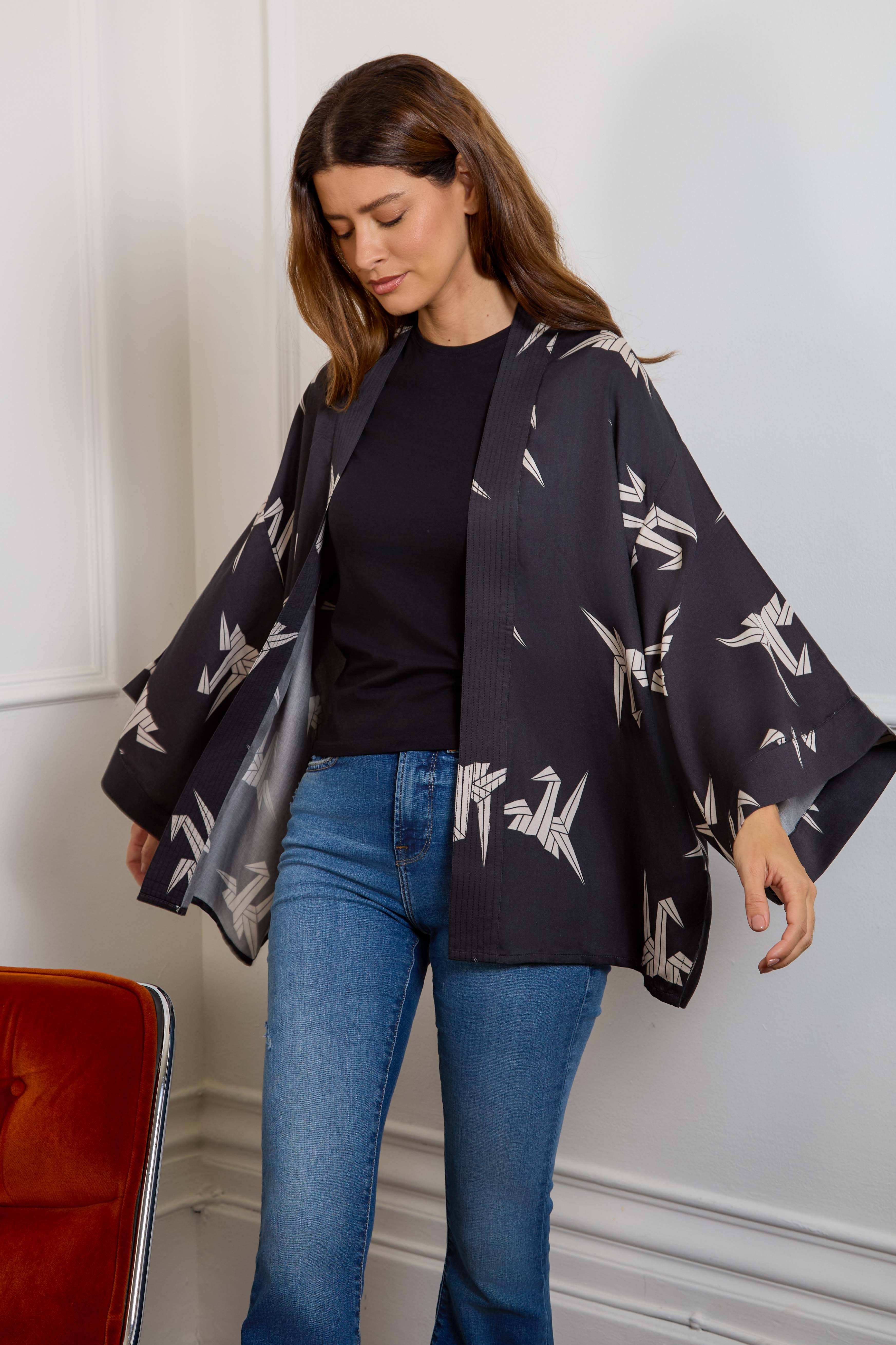 Artemis Muse - Wholesale Kimono - Women's - Japanese Origami Bird Print Black & Ivory Short Light Weight Kimono3