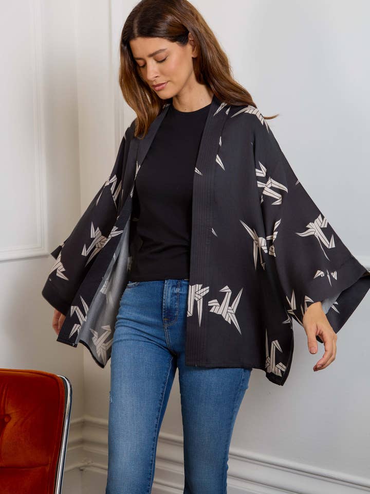 Artemis Muse - Wholesale Kimono - Women's - Japanese Origami Bird Print Black & Ivory Short Light Weight Kimono3