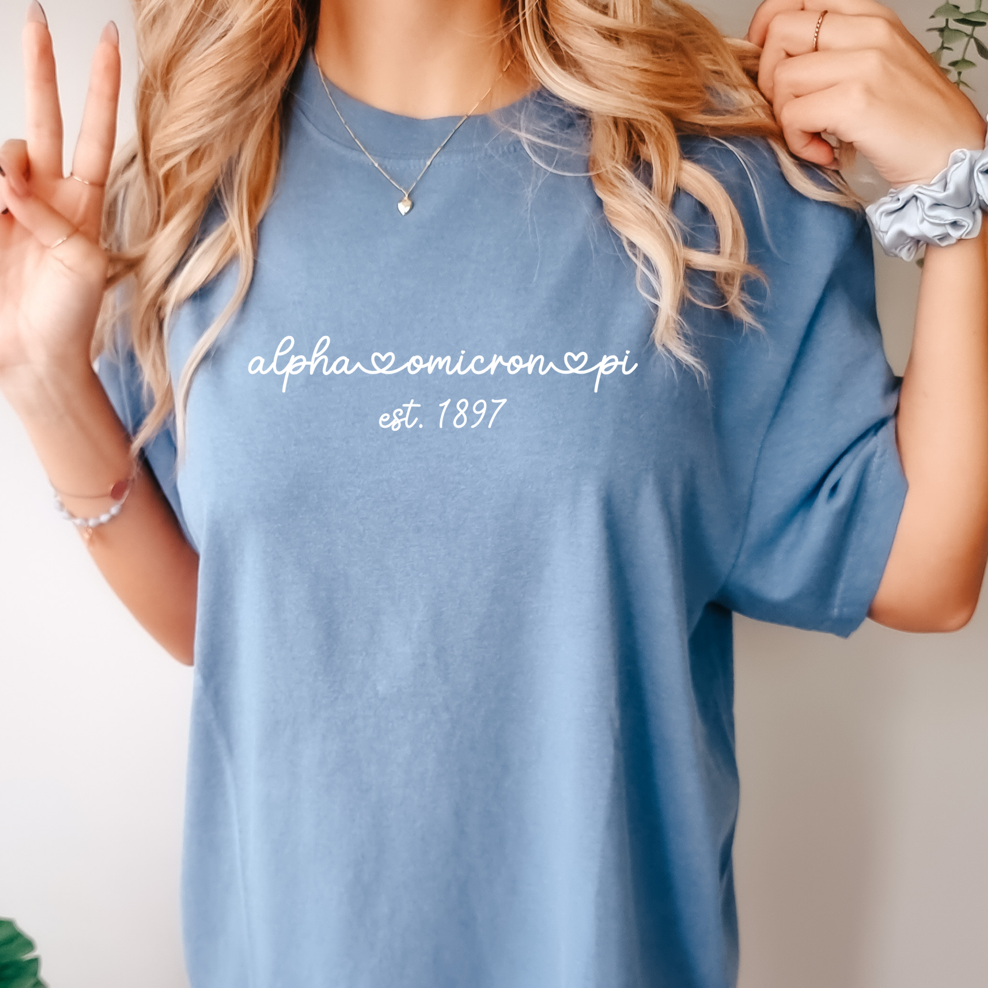 Golden Sol Collective - Vendita all'ingrosso Maglietta serigrafata - Donna - Maglietta Alpha Omicron Pi Sorority4