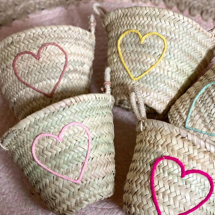High crafty – wholesale Basket – Heart Mini Basket – Handwoven Palm Leaf Basket with Embroide1