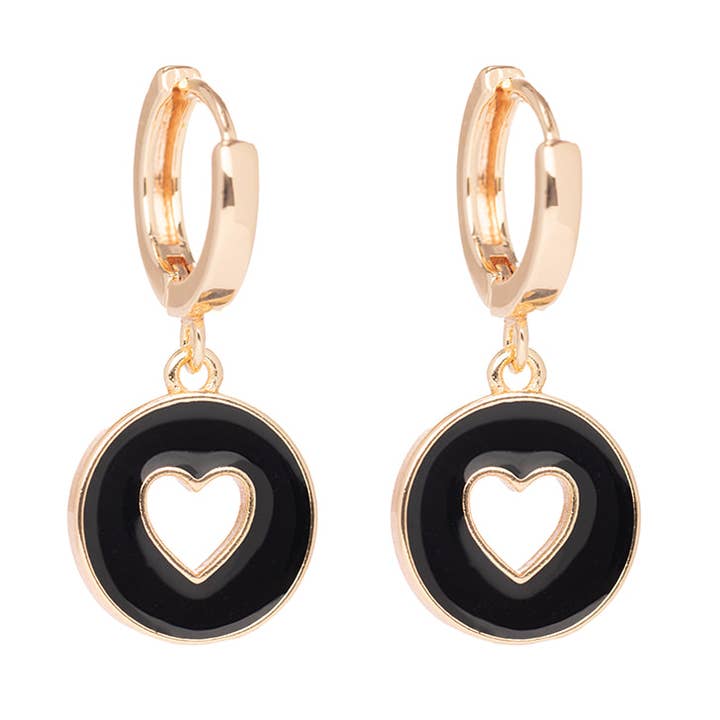 Huggies à découpe cœur en émail noir gothique doux pour la vente par Edgy Petal Jewelry