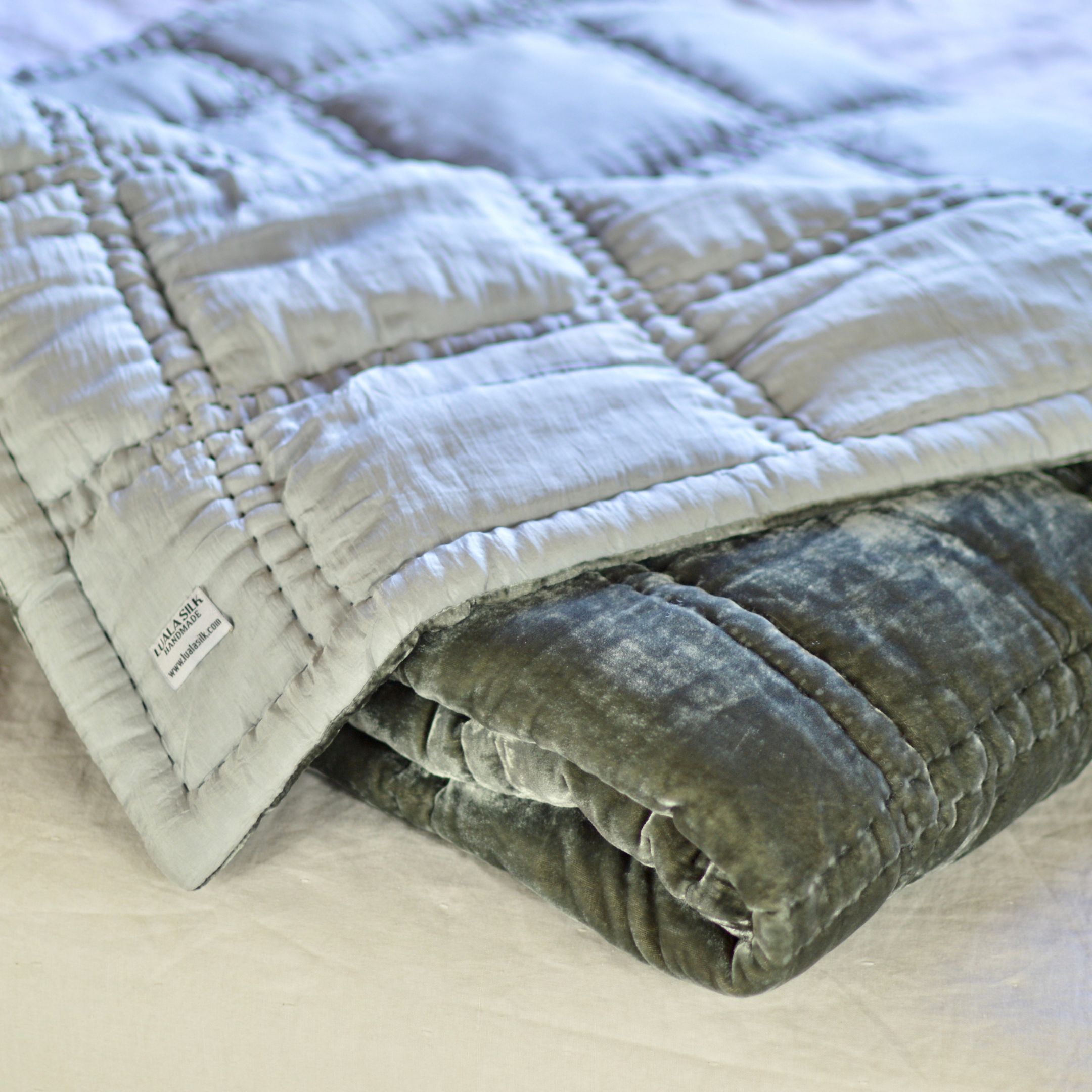 Luala Silk – Engroshandel Tæppe –  Silkefløjl stort firkantet syet tæppe - skifergrå7