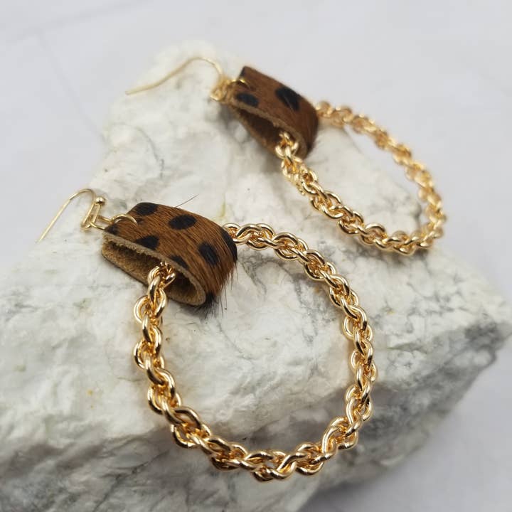The Pretty Jewellery – wholesale Hoop-örhängen – Leopard läder och guld Twisted Hoop-örhängen