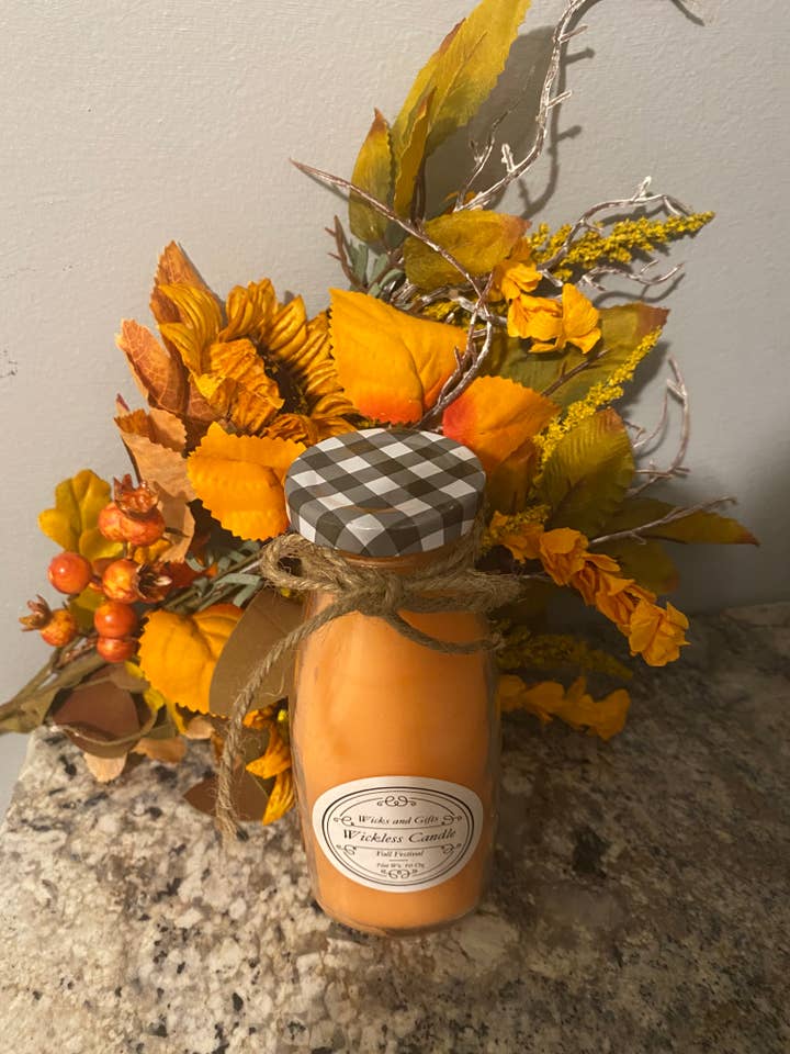Bouteille de lait à bougie sans mèche Fall Festival de 10 oz pour la vente par Wicks and Gifts