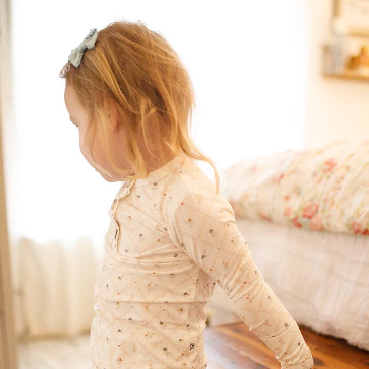 Vintage Blooms Floral 2-delige Henley bamboepyjama voor peuters en kinderen voor wholesale door Little Joy Co.