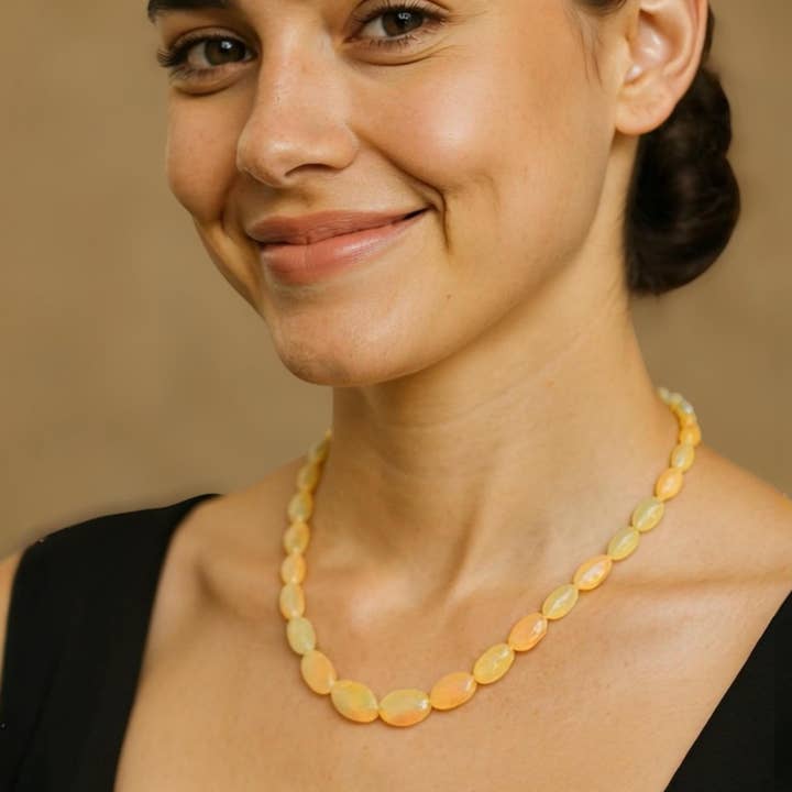 Collier en opale éthiopienne authentique rare pavé de diamants, bijou de guérison spirituelle en pierres précieuses, bijou de guérison du chakra couronne, cadeau de naissance d'octobre. pour la vente par Akstar Gems