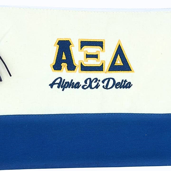 Pochette à lettres grecques brodée Alpha Xi Delta pour la vente par Color Shout