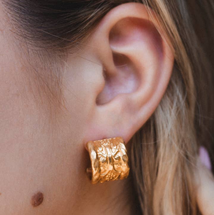 Persea Jewelry - Wholesale Hoop Earrings - Pendientes Façana Oro0