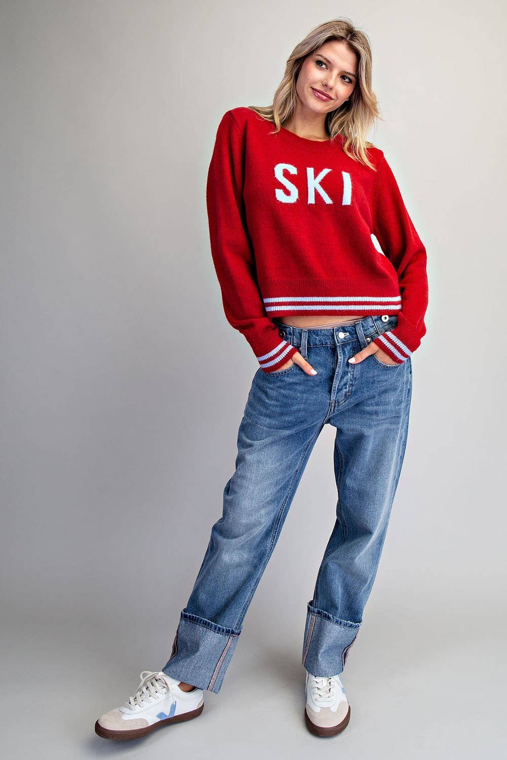 PURPUR PL9681 - PULLOVER MIT FETTEM SKI-SCHRIFTZUG UND GESTREIFTEN BÜNDCHEN für den Großhandel auf Faire11