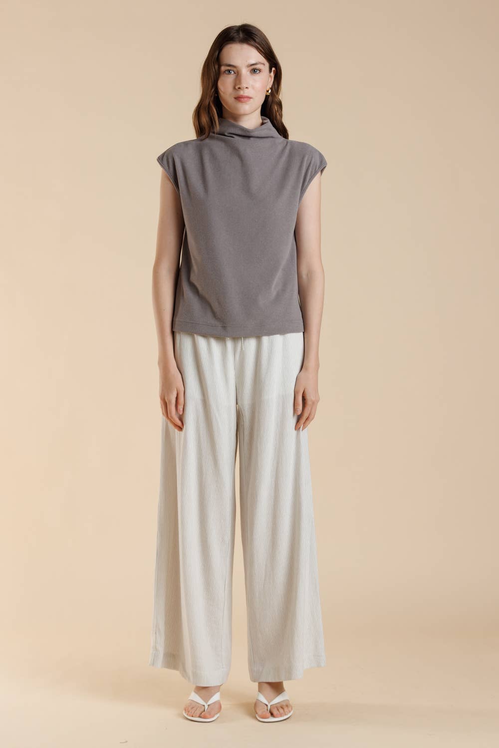 A & SHE – wholesale T-shirt – women's – Essential Soft Touch Brushed Knit Mock Neck Sleeveless Top8