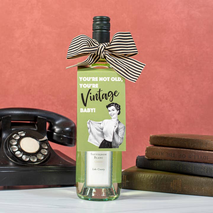 Divertida etiqueta de vino vintage Housewife You're Not Old Your Baby para venta al por mayor de Mod Lounge Paper Company