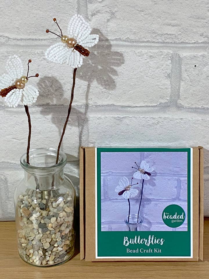Kit de bricolage perles blanches papillons - Un cadeau créatif. pour la vente par The Beaded Garden
