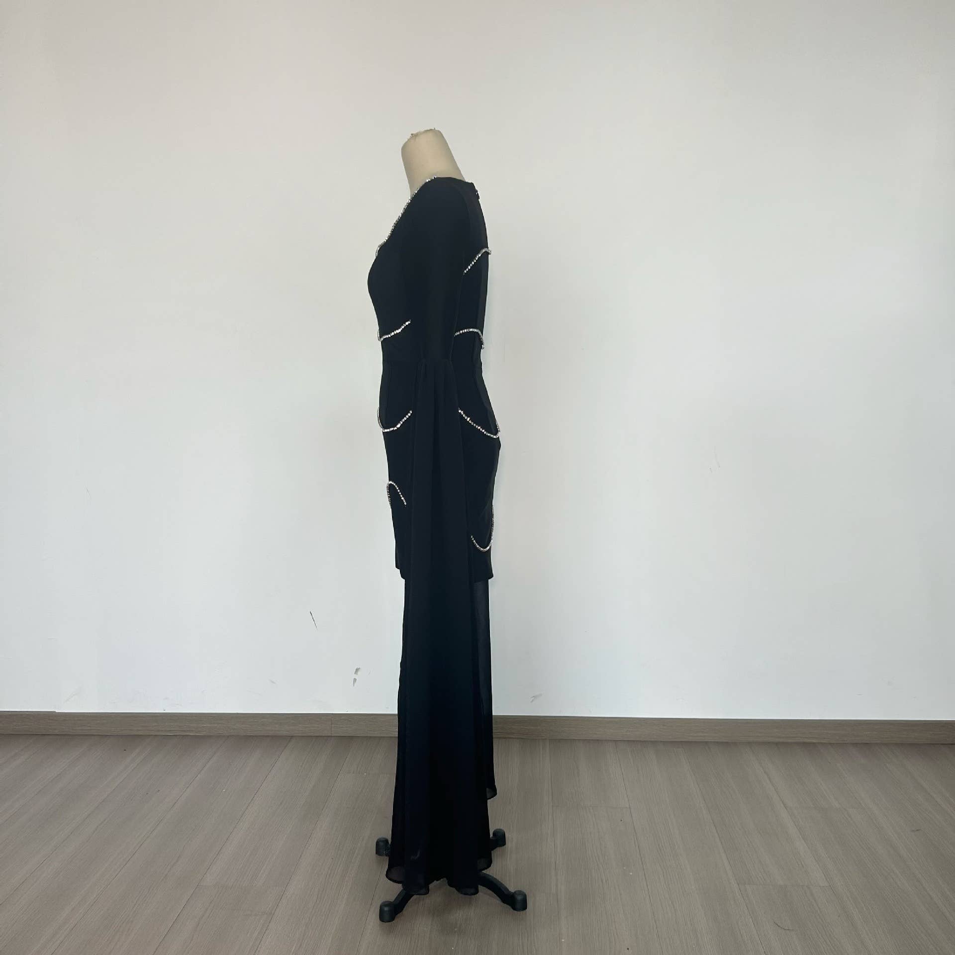 Svart DR364Bandageklänning med diamantkedjeslitsar och lång ärm för wholesale på Faire6