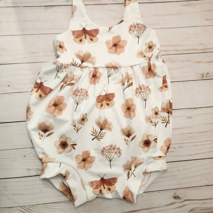 Barboteuse à bulles florales, barboteuse pour bébé, body une pièce pour la vente par Small Blessings Design