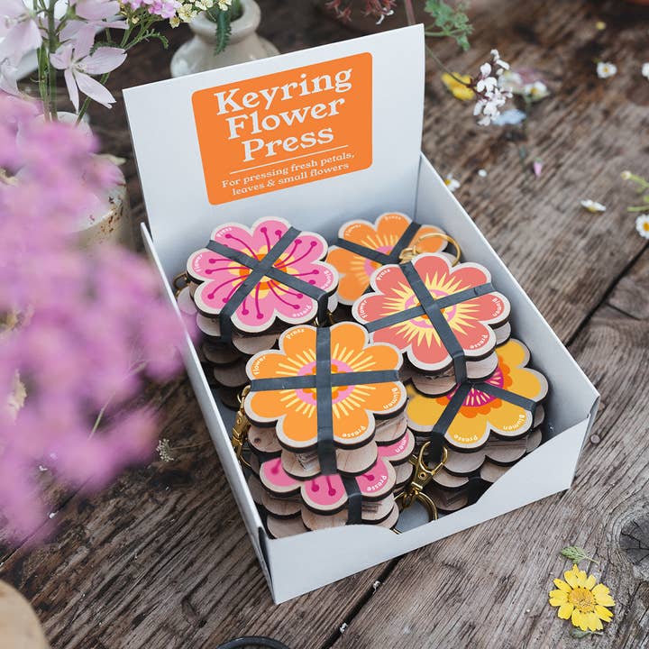 Studio Wald - UK Made - Wholesale DIY Craft Kit - Keyring Flower Press - Oranges & Pinks0