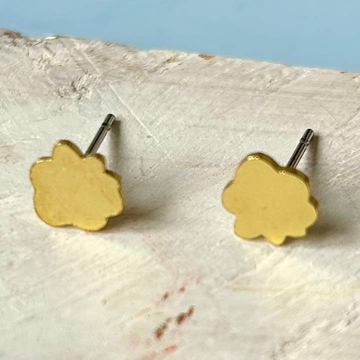 Mini Cloud Ohrringe aus Messing für den Großhandel von Red Paper House