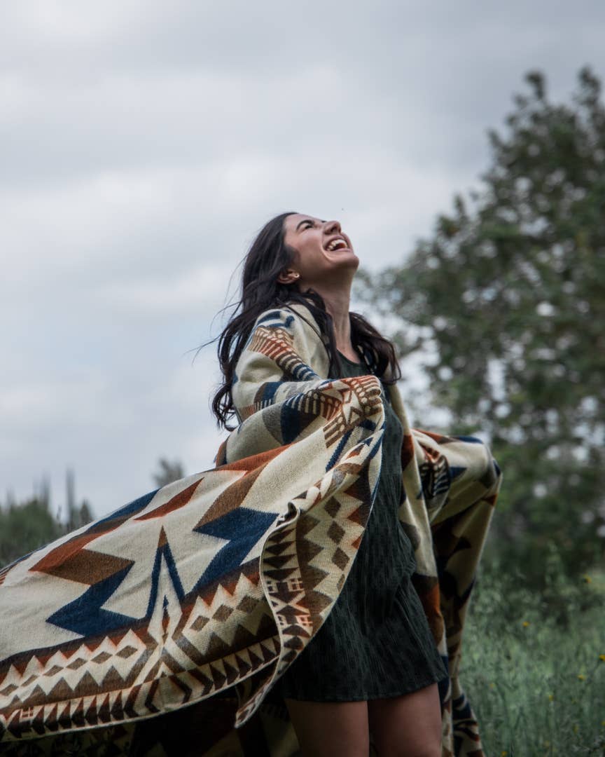 Beyond Borders Collective | Artisan-Made Blankets & Throws - Wholesale Throw Blanket - Awa Blanket - Earth2