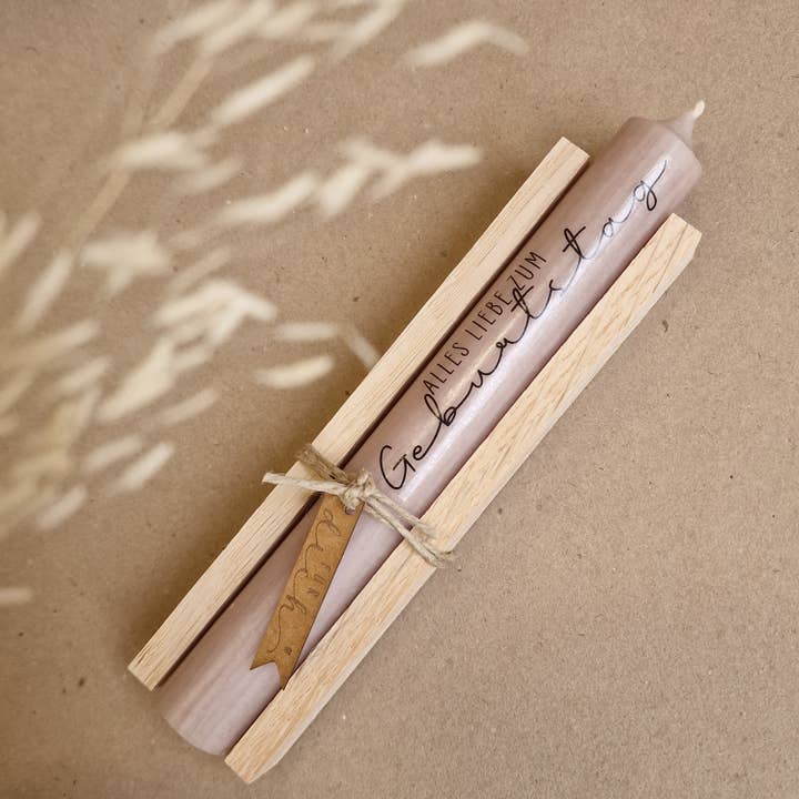 isaMi – Großhandel Konische Kerze/Kerzenhalter – "Alles Liebe zum Geburtstag" Kerze | Geschenk | Mitbringsel