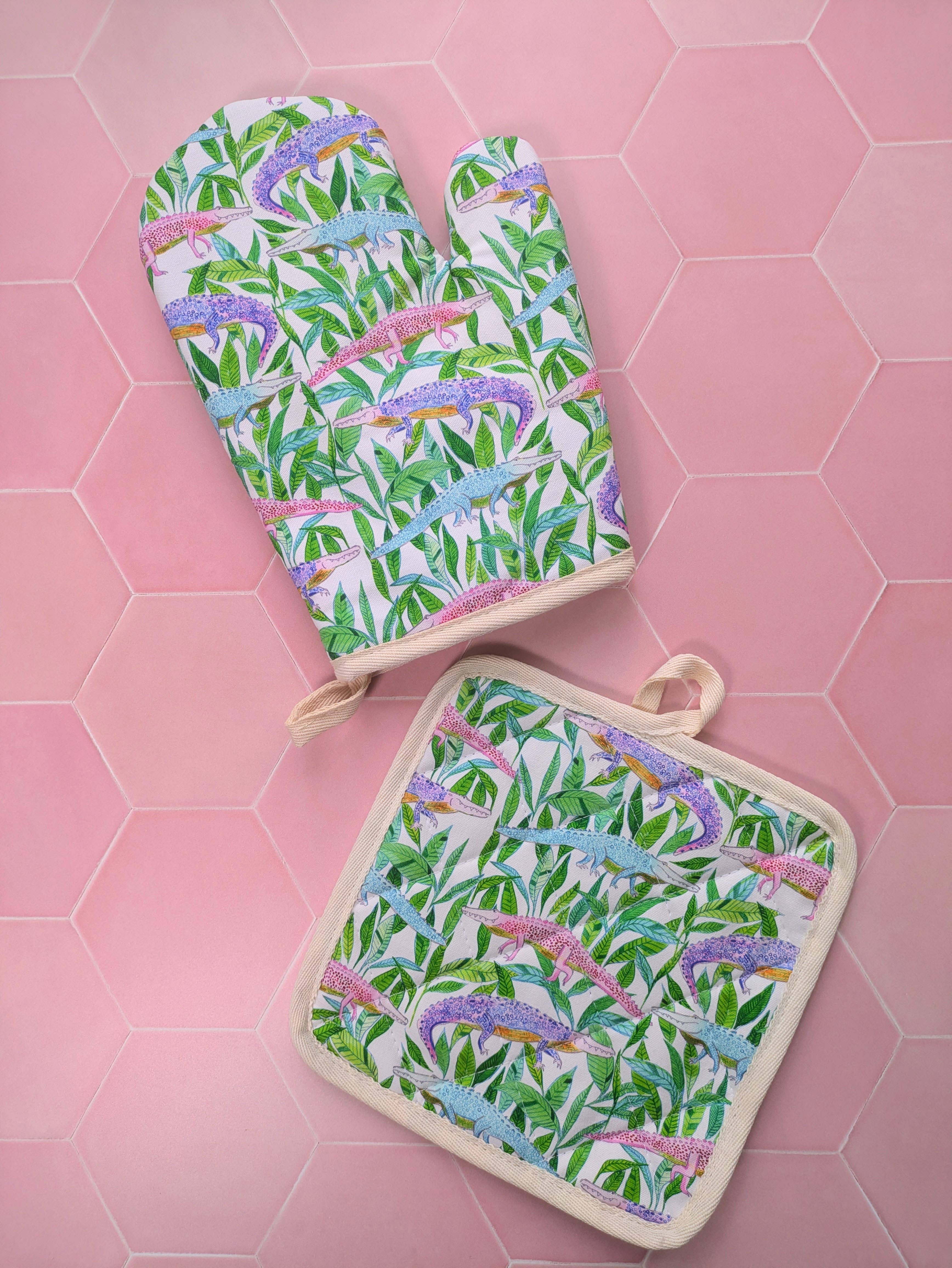 Natalie V. Mason - Wholesale Oven Mitt/Pot Holder - Oven Mitt & Pot Holder Set - Alligators (white)10