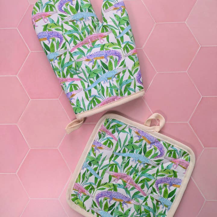 Natalie V. Mason - Wholesale Oven Mitt/Pot Holder - Oven Mitt & Pot Holder Set - Alligators (white)10