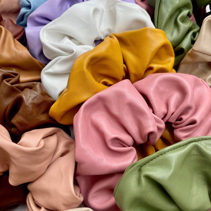 Chouchous en cuir pour la vente par Melina's Bowtique