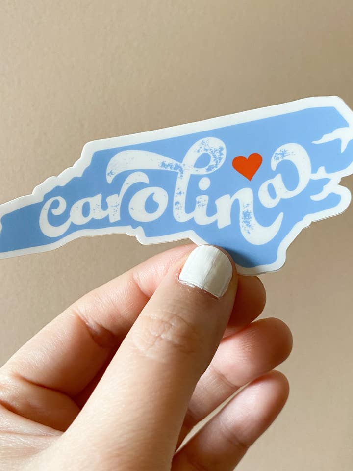 „Carolina“ North Carolina Blå Vinyl Sticker for engroshandel hos Bottlebrush Graphics