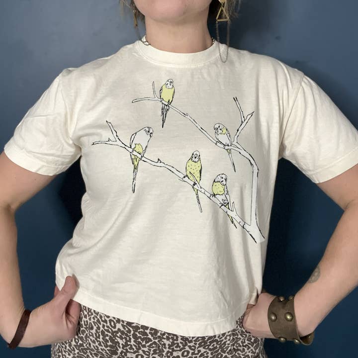 Parakit Skærmprint fugl Boxy Dame Snit Comfort Colors for engroshandel hos Megan Lee Designs