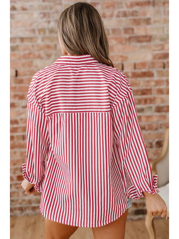 Stripe Rossa Camicia con tasca applicata a righe, spacchi laterali e bottoni in vendita all'ingrosso su Faire1