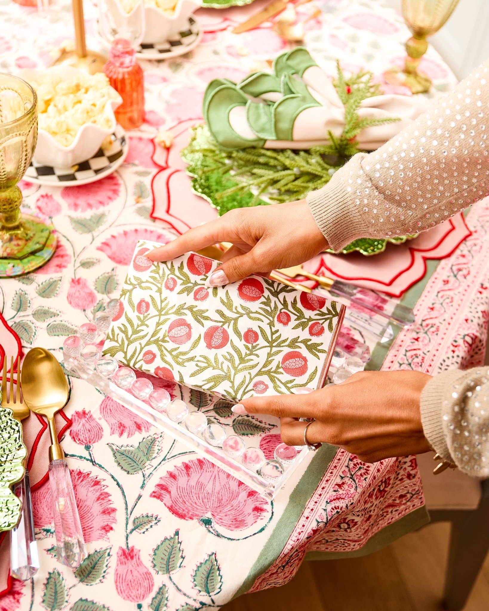 Tart By Taylor - Wholesale Decorative Tray - Medium Bubble Lucite Tray1